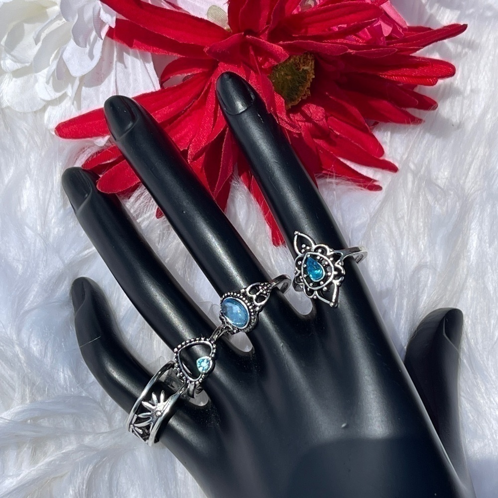 NEW 3/$12 Silvertone Blue Glass Rings Size 7